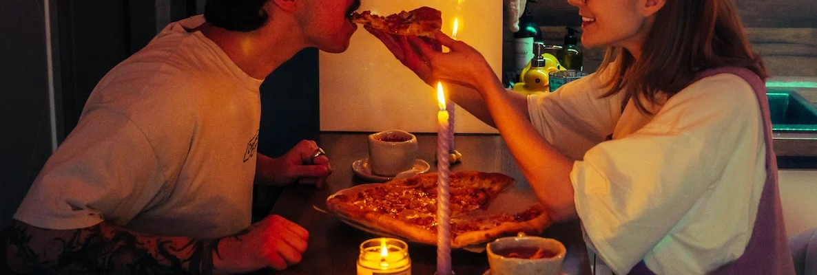 Date night thuis: 8 creatieve ideeën voor een gezellige avond samen